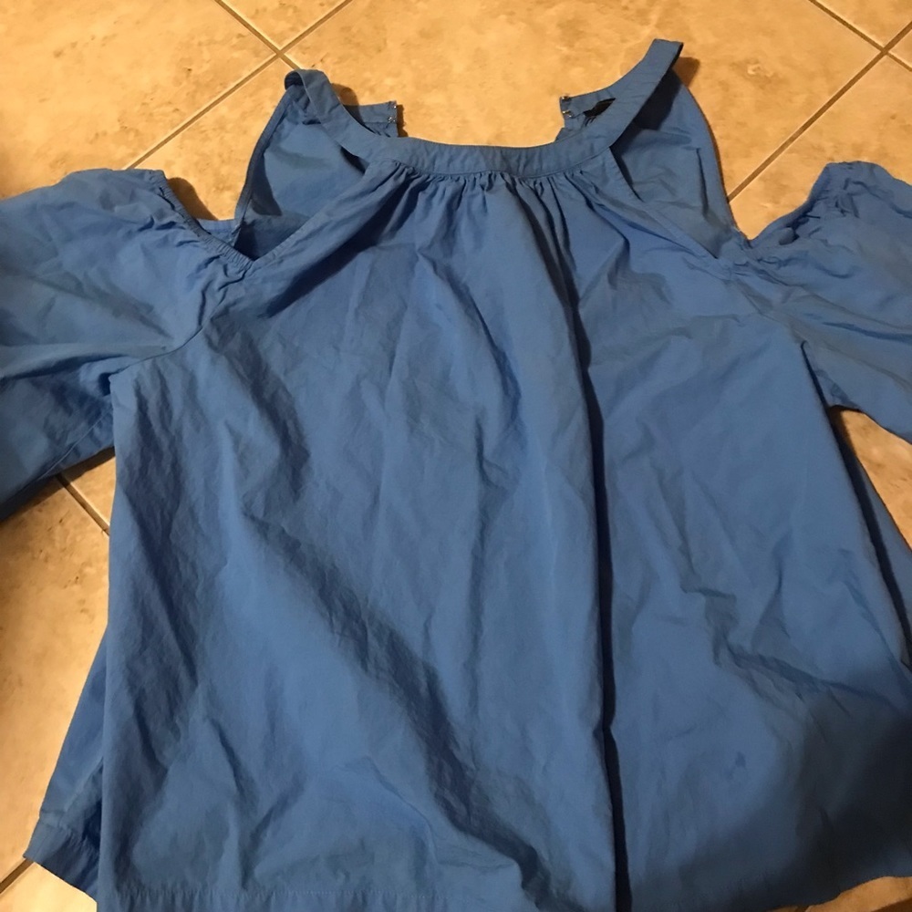 Ann Taylor cold shoulder top, size xl